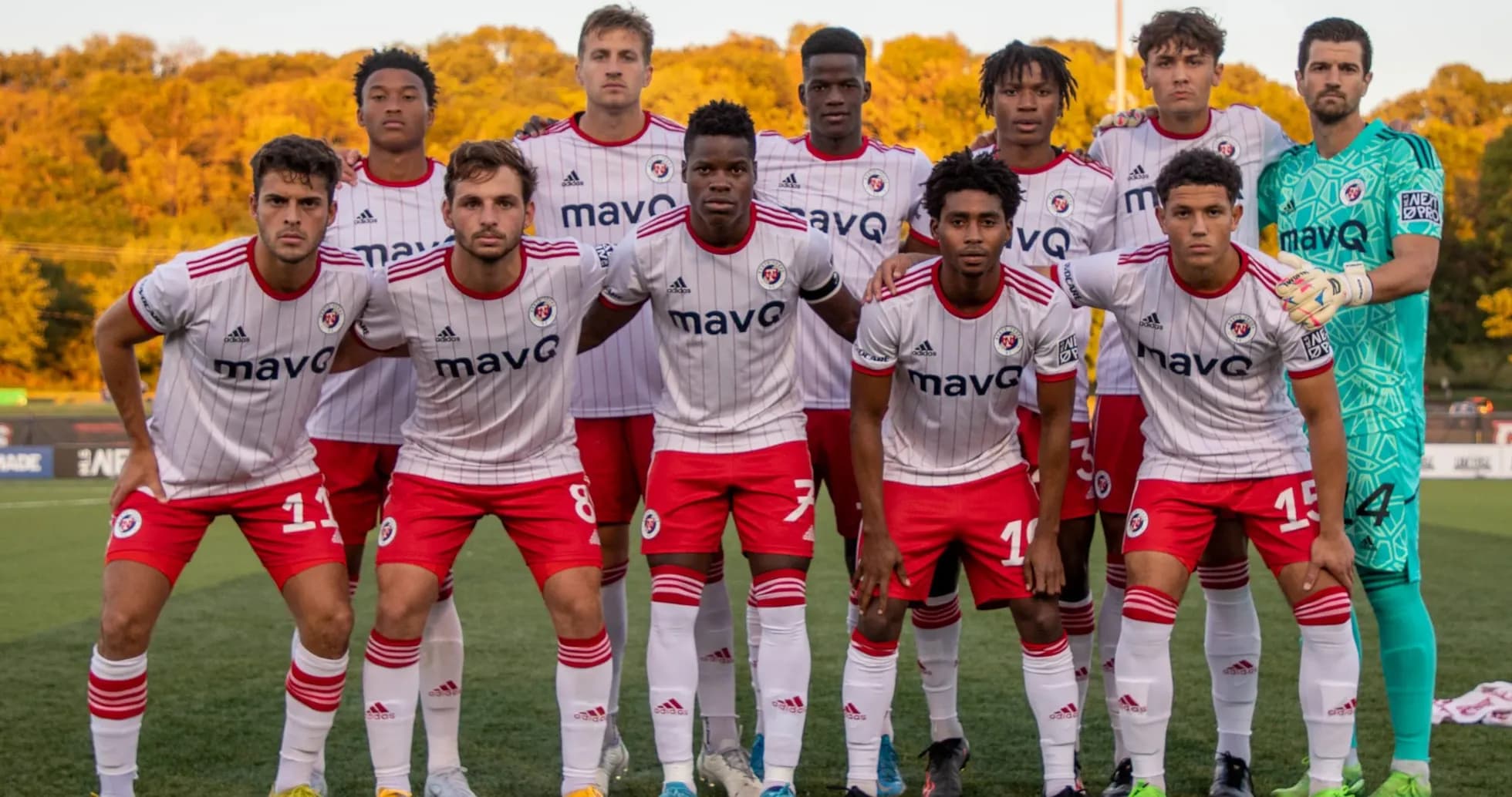 Equipo de North Texas posando antes del partido