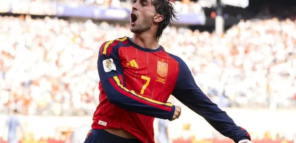 Jugador de España celebrando un gol en el partido