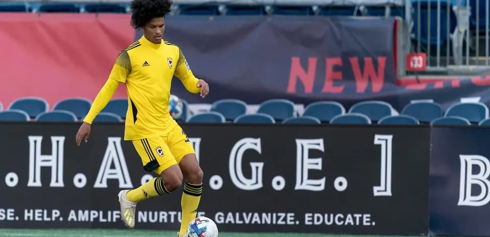 Jugador de Columbus Crew II en acción