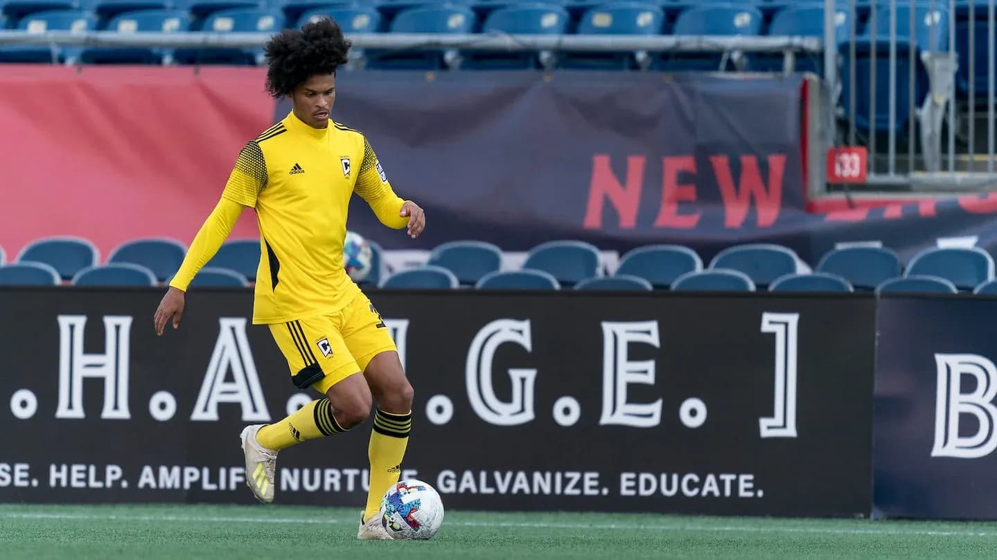 Jugador de Columbus Crew II en acción