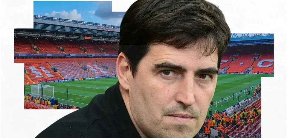 Entrenador en el estadio Anfield antes del partido