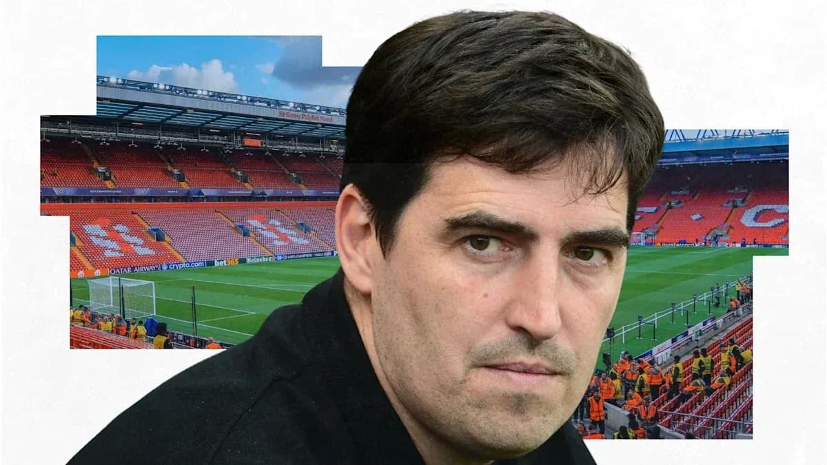 Entrenador en el estadio Anfield antes del partido