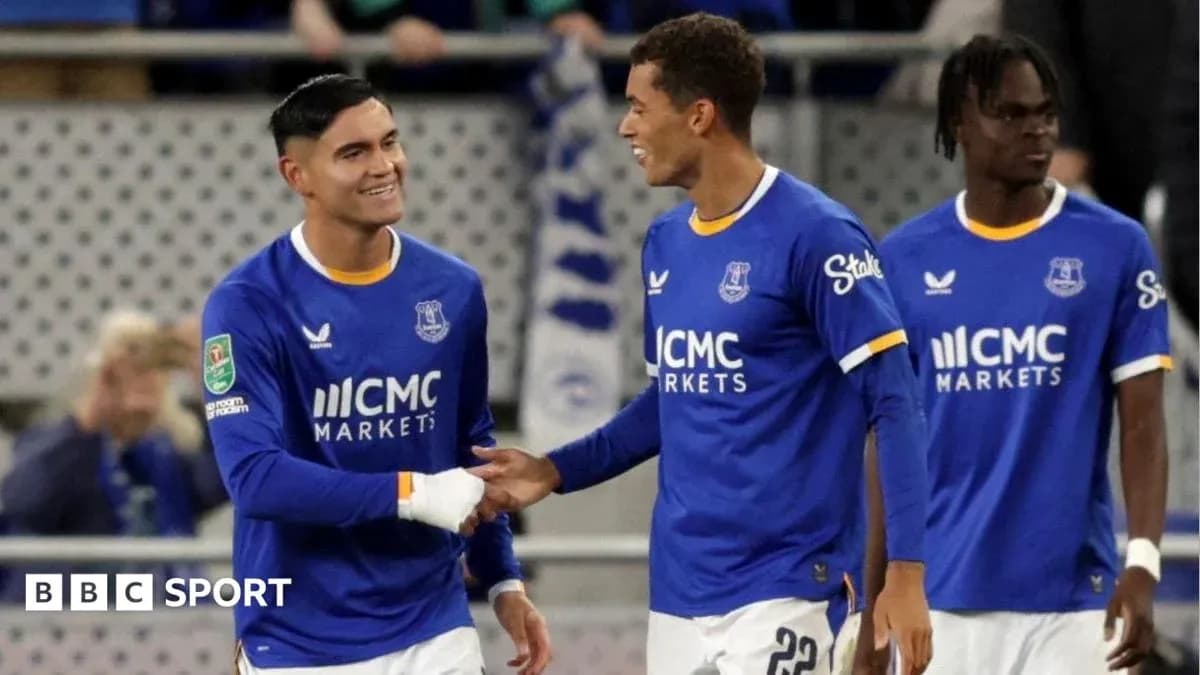 Jugadores de Everton celebrando durante el partido