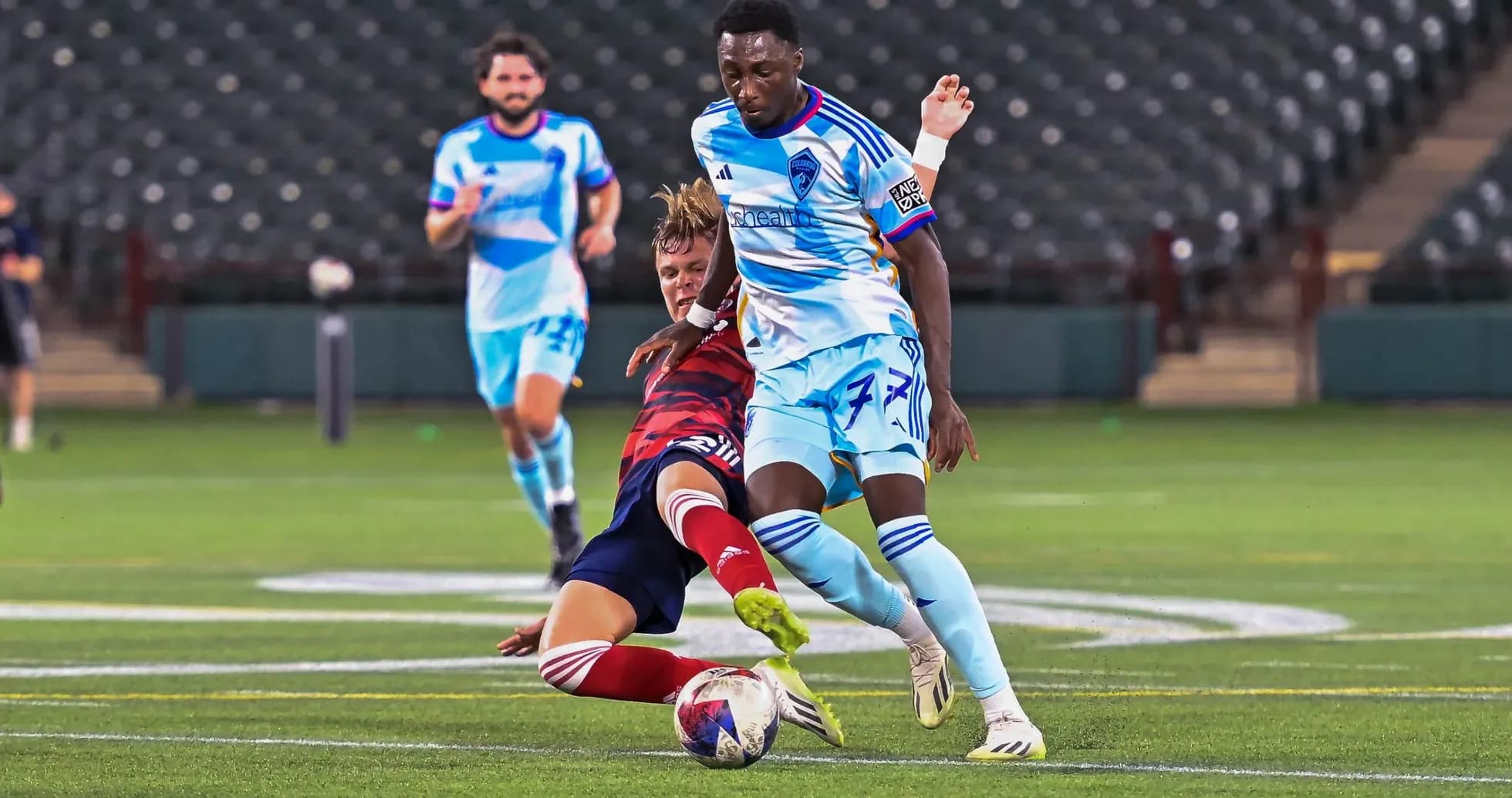 Jugador de Colorado Rapids II en acción