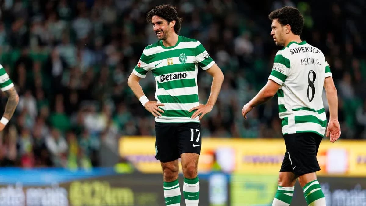 Jugadores de Sporting CP en el campo durante el partido