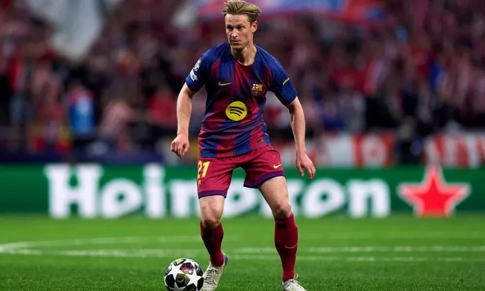 Jugador de Barcelona conduciendo el balón en partido