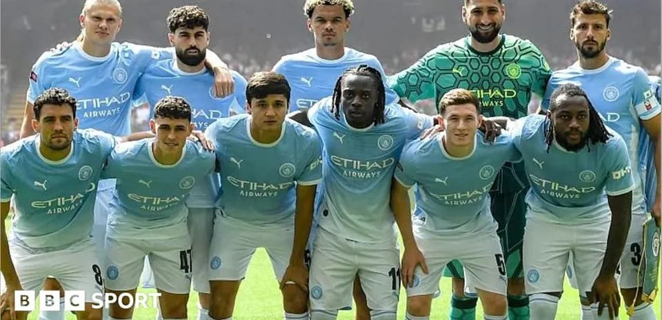 Equipo del Manchester City posando antes del partido