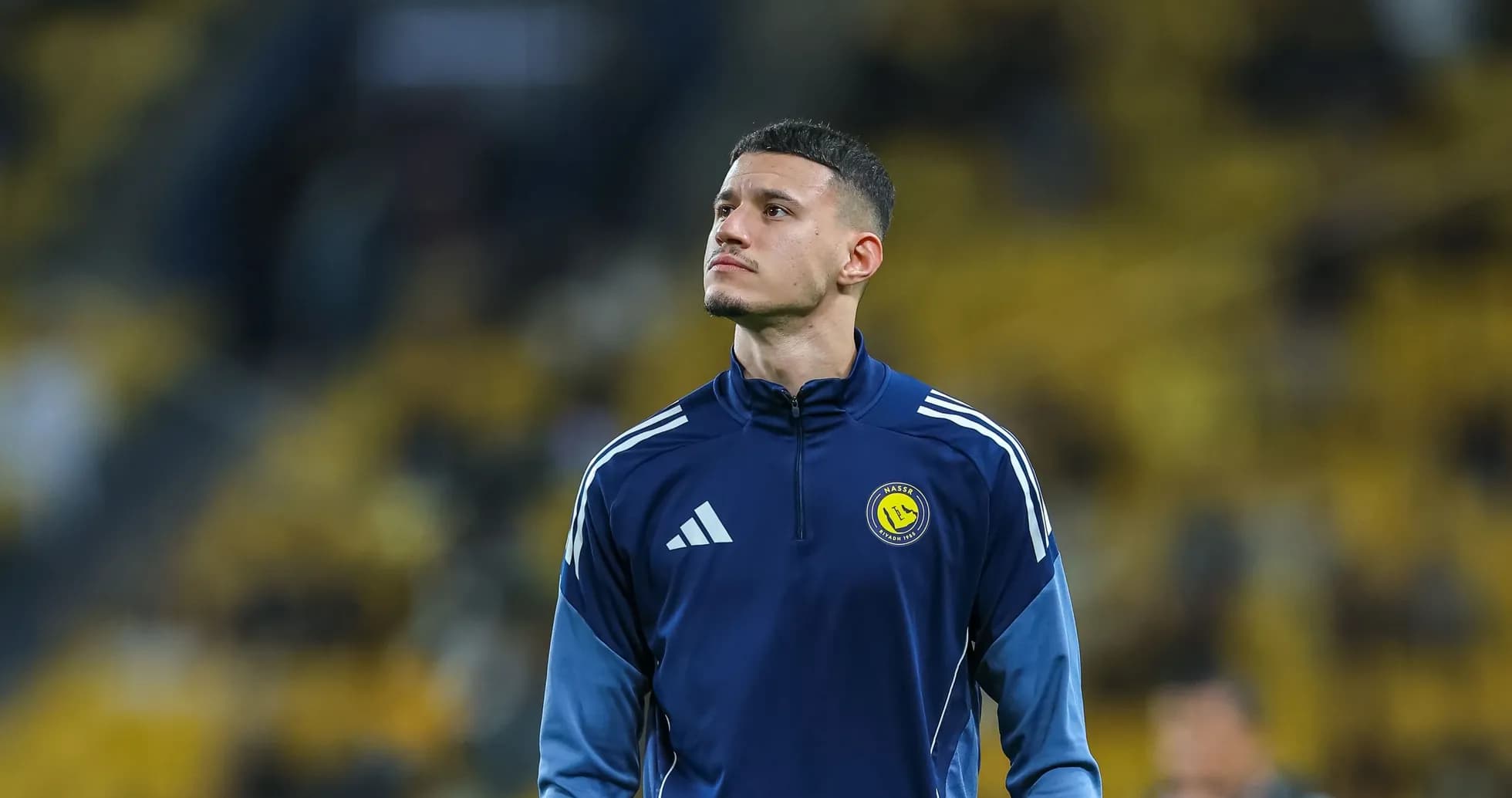 Jugador en la cancha antes del partido