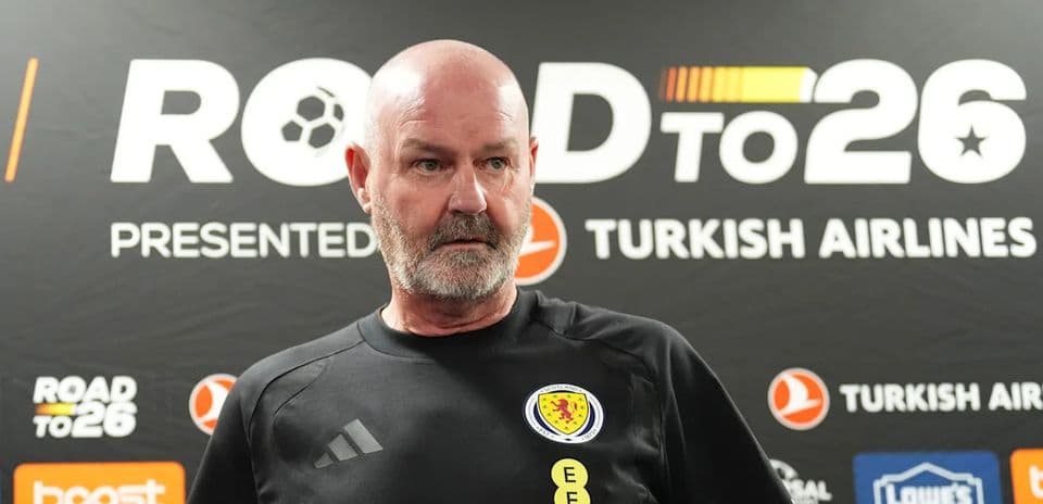 Entrenador en rueda de prensa sobre el torneo Road to 26