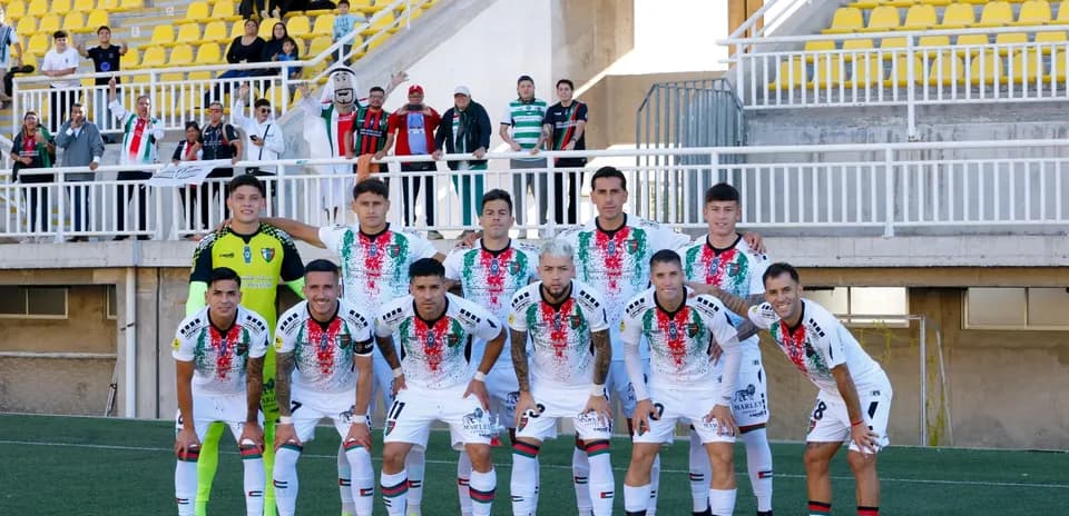 Equipo de Palestino posando antes del partido