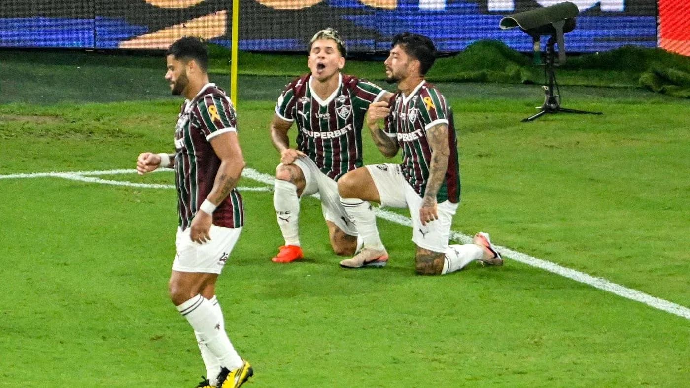 Jugadores de Fluminense celebrando un gol