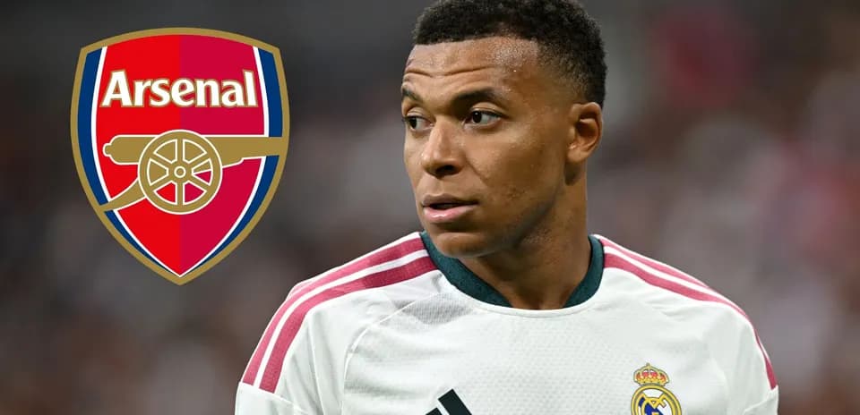 Jugador de Real Madrid junto al escudo de Arsenal