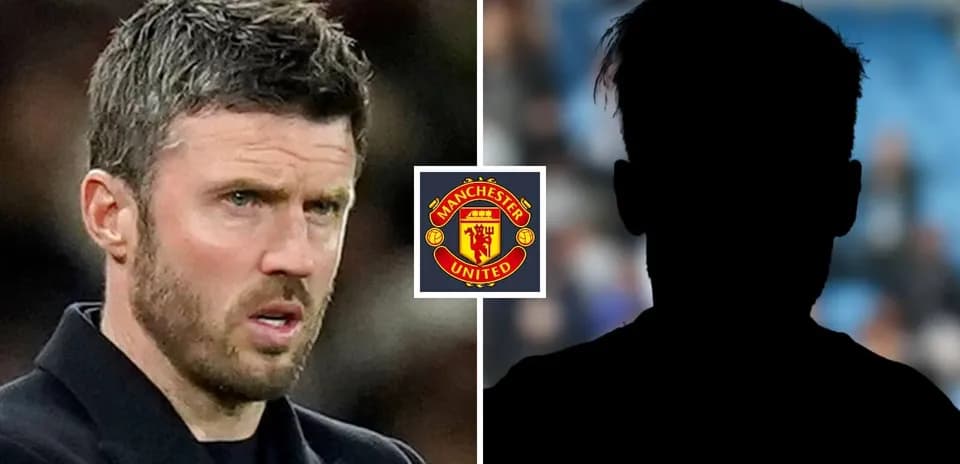 Entrenador de Manchester United con fondo oscuro