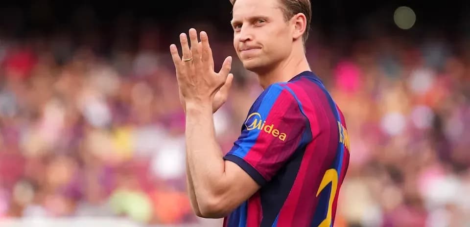 Jugador del FC Barcelona aplaudiendo a la afición