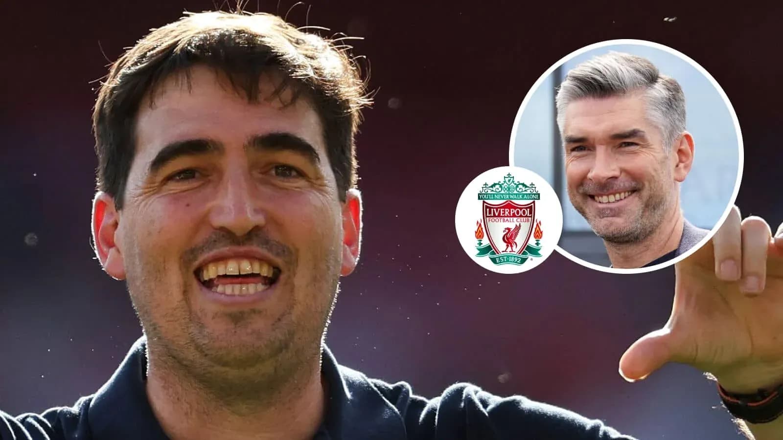 Entrenador sonriente con logo de Liverpool en fondo