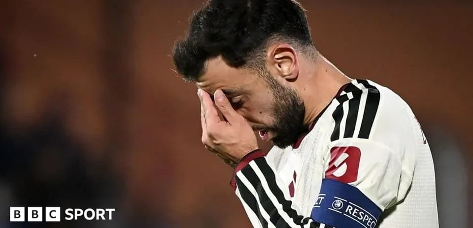 Jugador con la mano en la cara durante el partido
