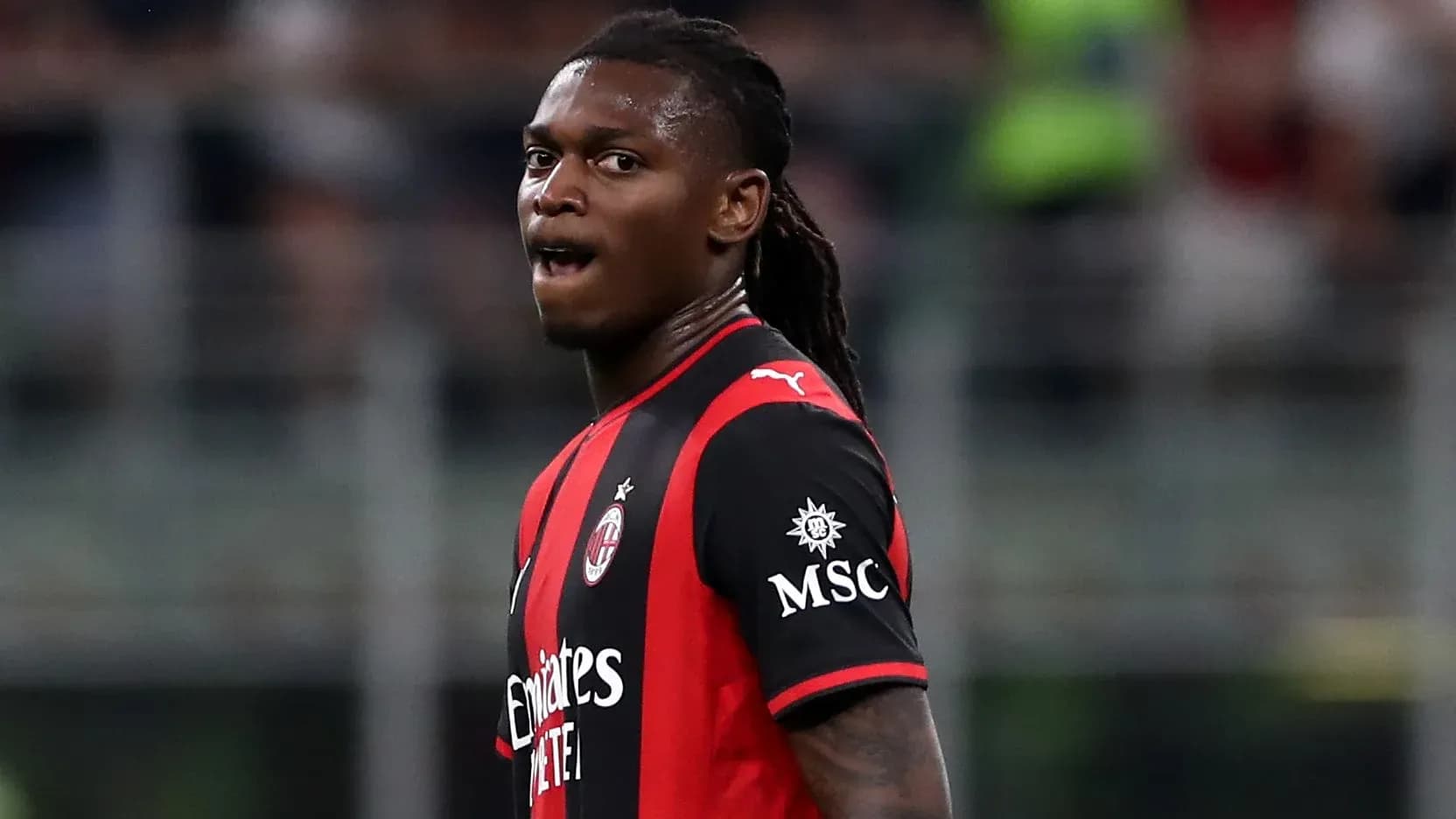 Jugador de AC Milan en acción durante el partido