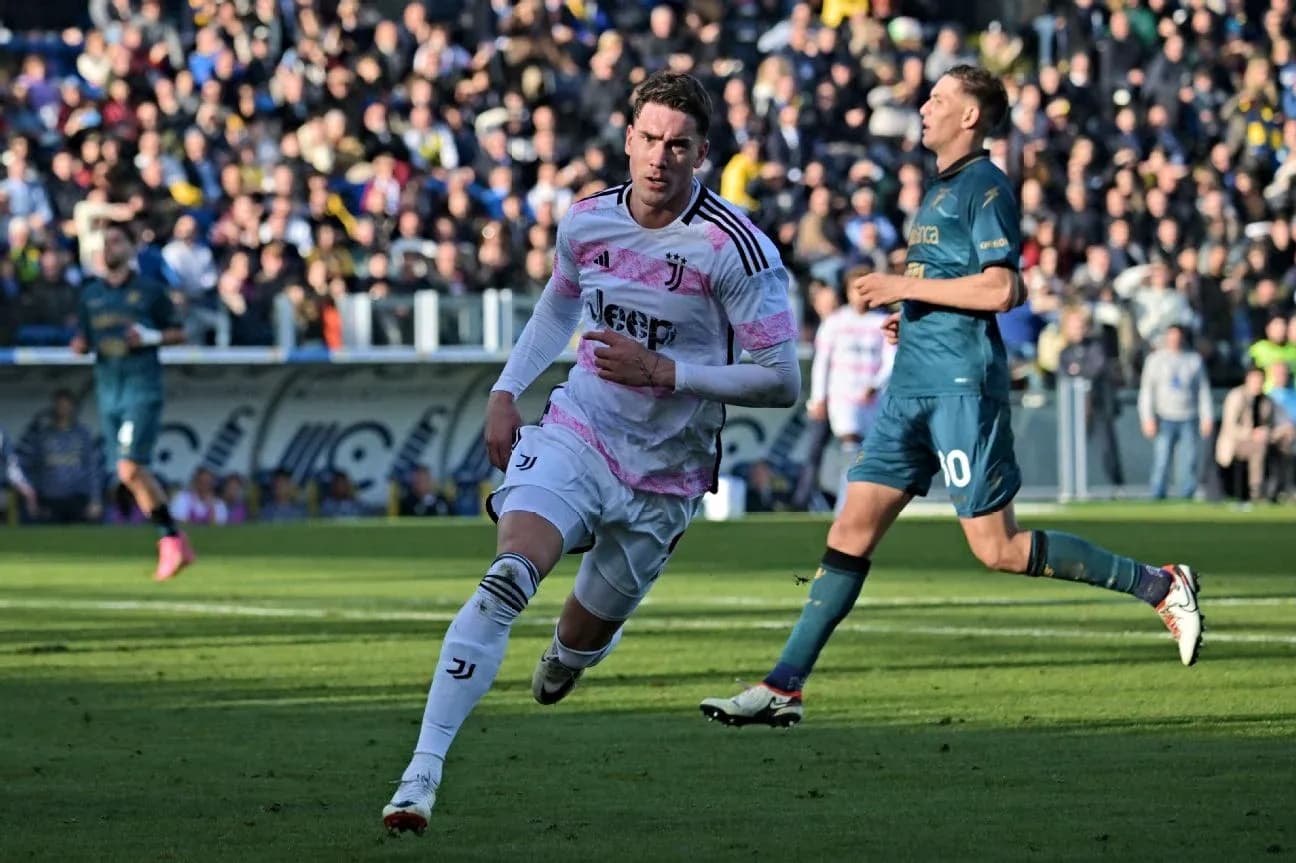 Jugador de Juventus corriendo durante el partido