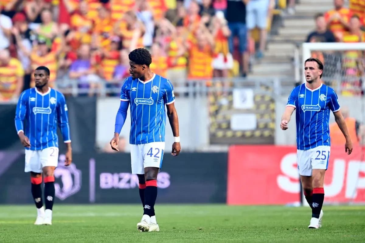 Jugadores del Rangers en el partido de fútbol