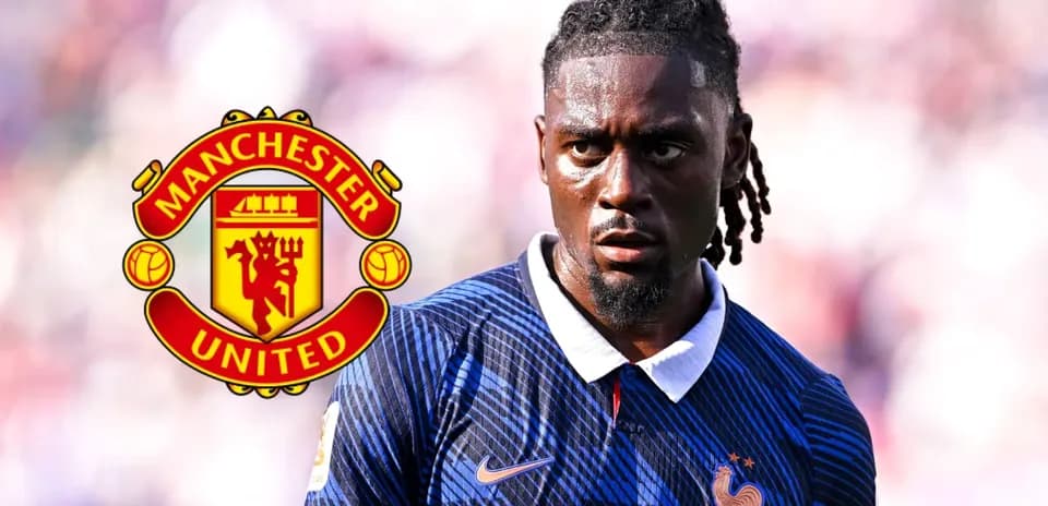 Jugador con camiseta de Francia y logo de Manchester United