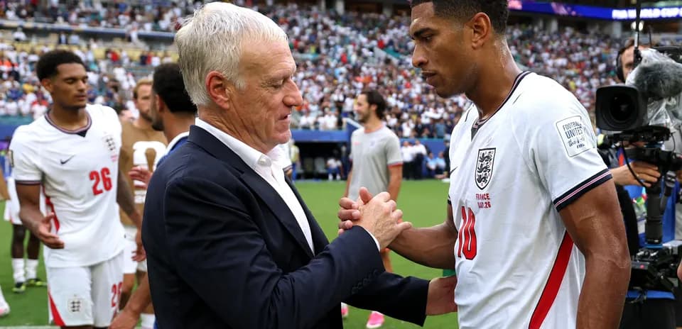 Entrenador y jugador de Inglaterra en el partido