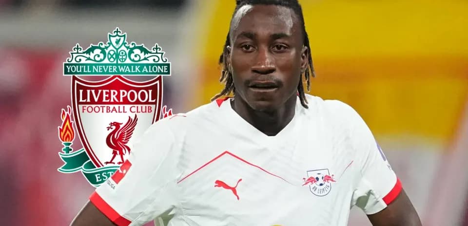 Jugador de RB Leipzig con escudo de Liverpool