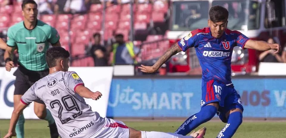 Jugador de Universidad de Chile desafiando a Sito