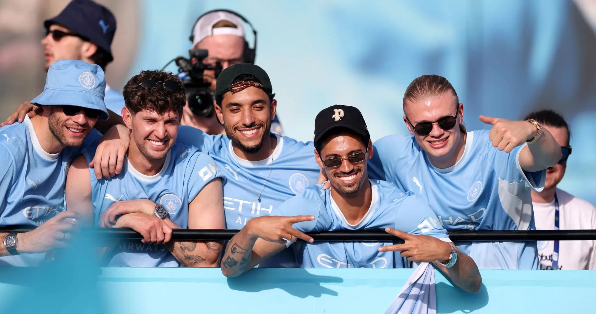 Cinco aficionados de Manchester City en el evento