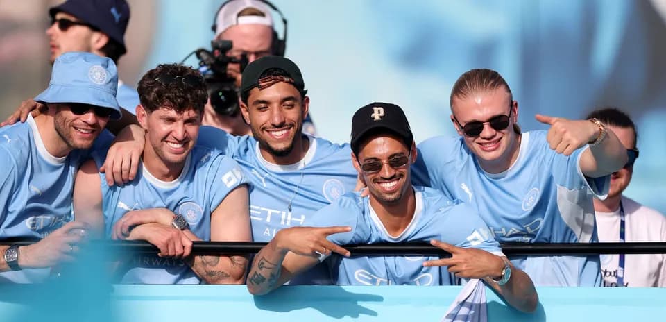 Cinco aficionados de Manchester City en el evento