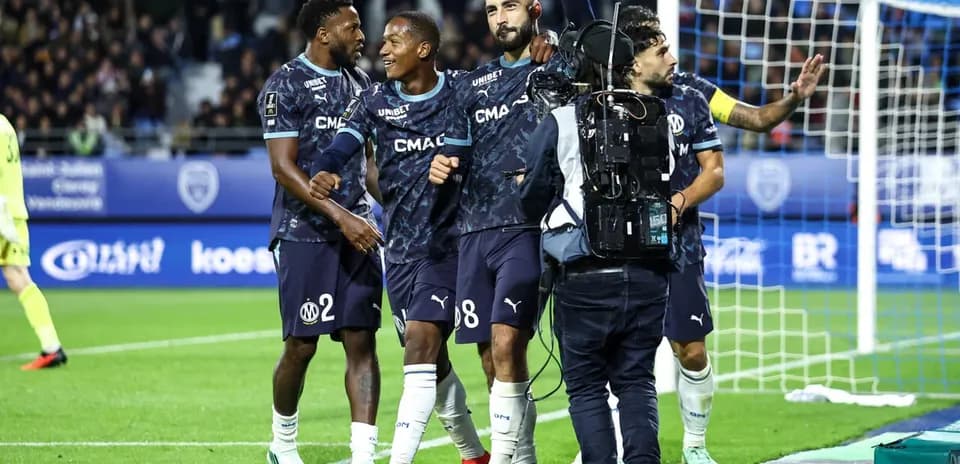 Jugadores de Olympique de Marsella celebrando un gol