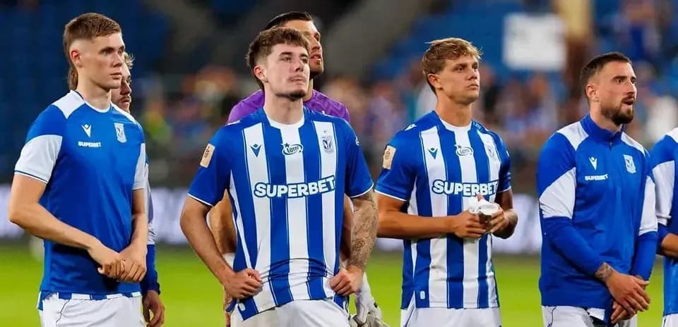 Jugadores de Lech Poznań en el campo