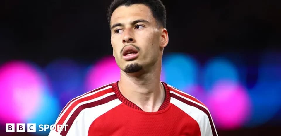 Jugador de Arsenal en el campo durante un partido