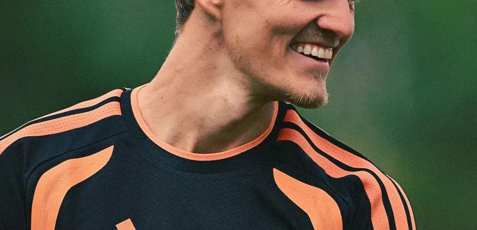 Jugador sonriente durante sesión de entrenamiento