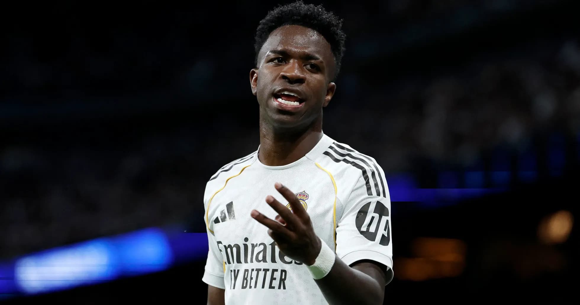 Jugador del Real Madrid gesticulando durante el partido
