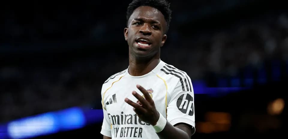 Jugador del Real Madrid gesticulando durante el partido