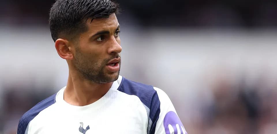 Jugador de Tottenham en el campo durante partido