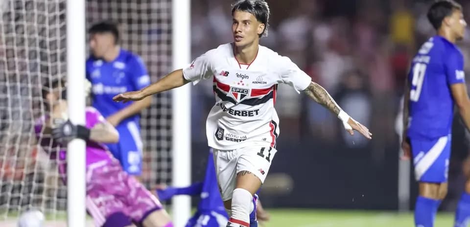 Jugador de Sao Paulo celebrando un gol