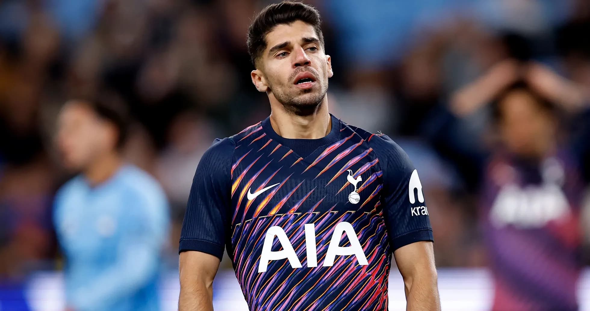 Jugador de Tottenham en el campo durante el partido