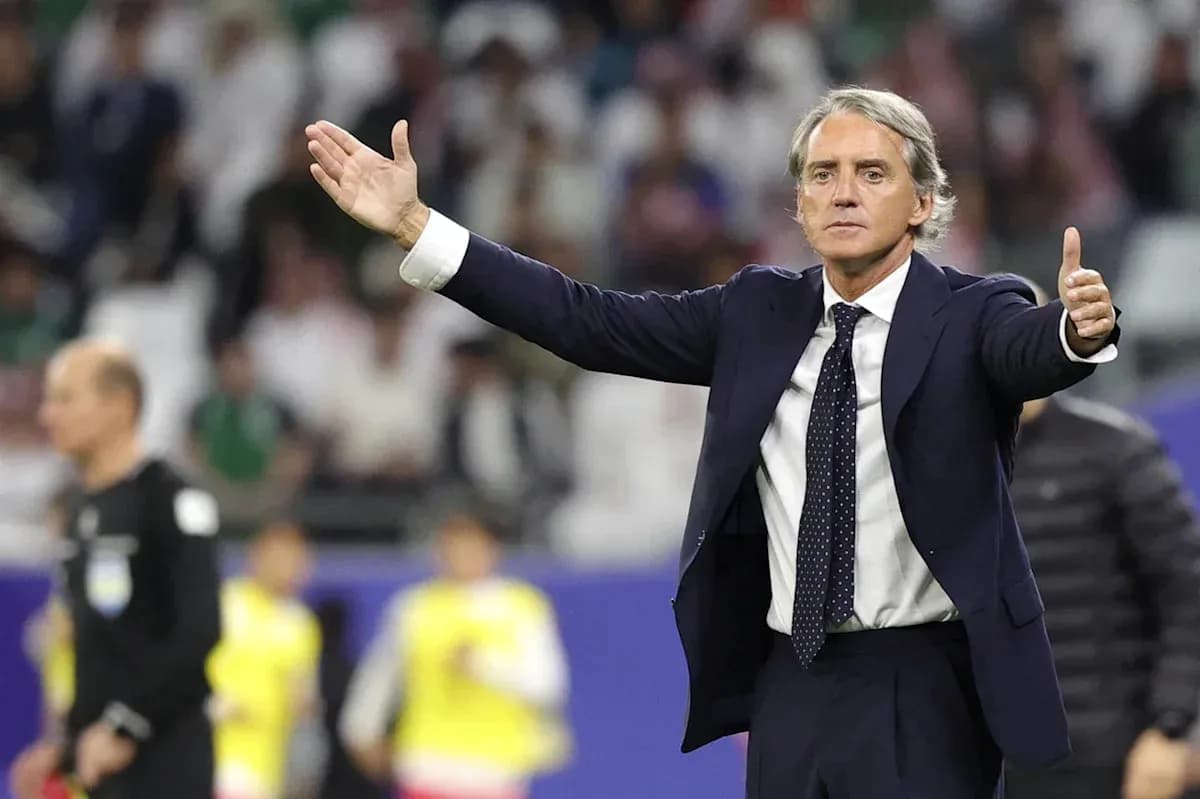 Entrenador dirigiendo a su equipo durante el partido