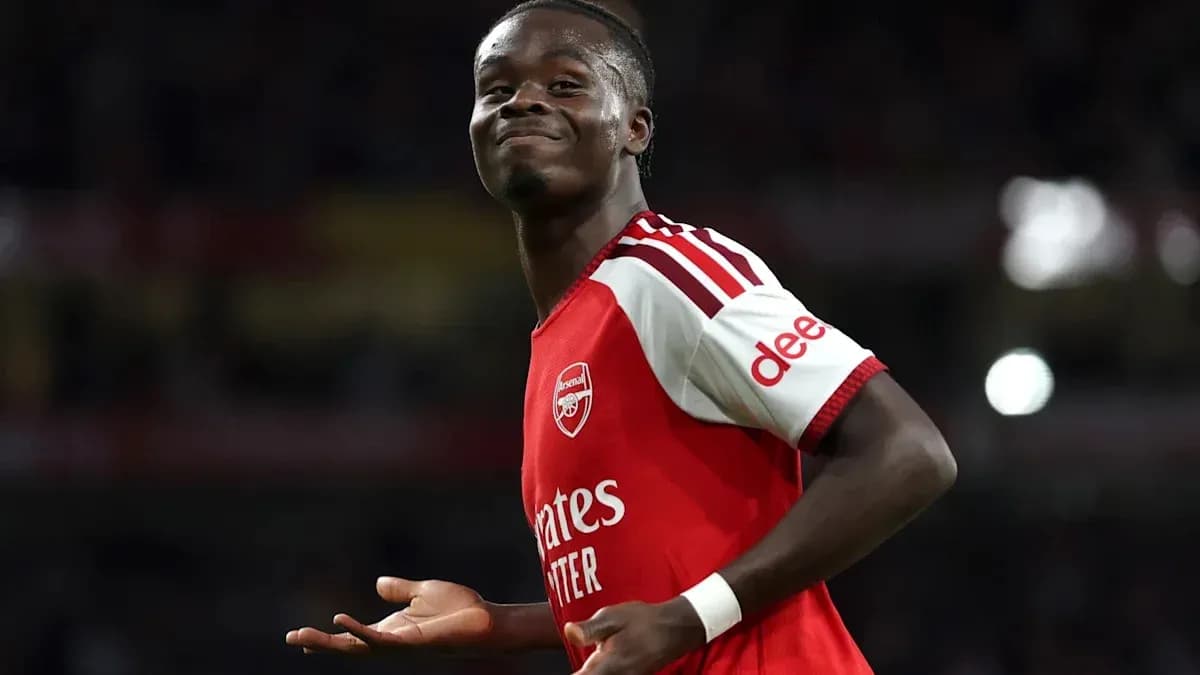 Jugador de Arsenal celebrando en el campo