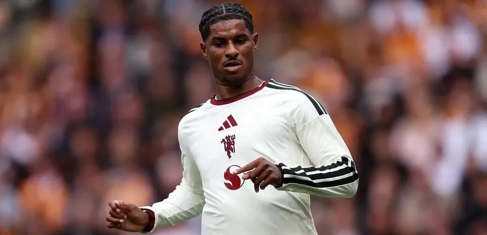 Jugador en el campo durante el partido de fútbol