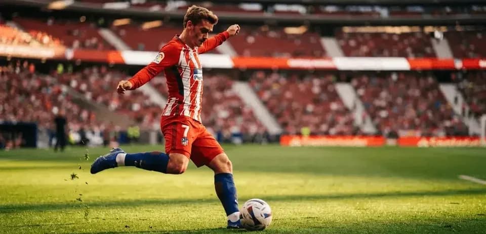 Jugador de Atlético de Madrid disparando al balón