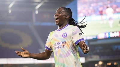 Jugadora celebrando un gol en el partido