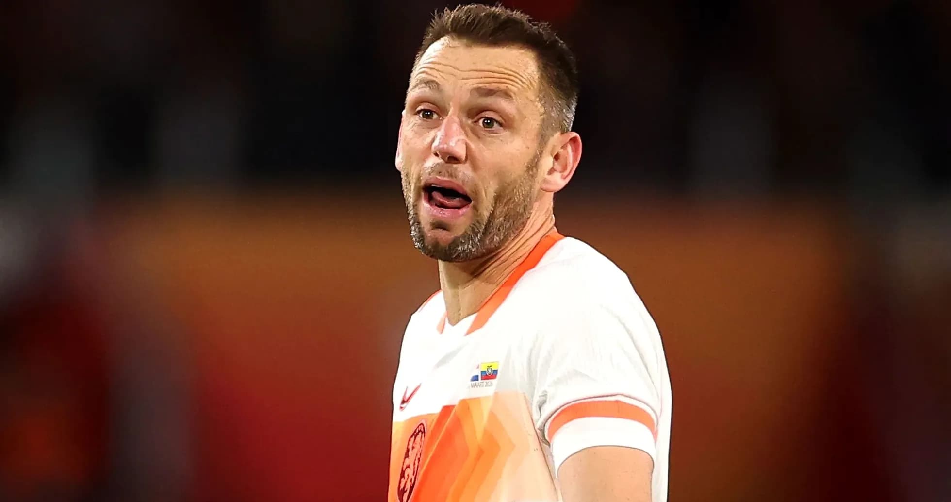 Jugador de fútbol en acción durante el partido