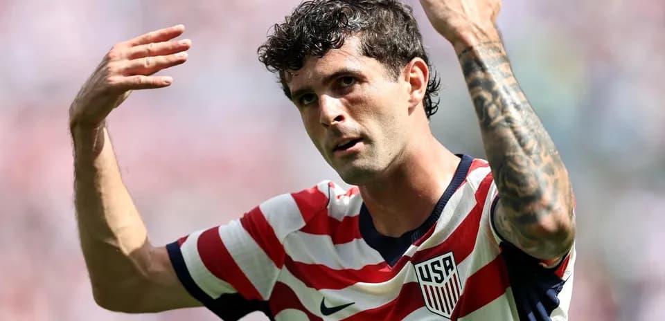 Jugador de Estados Unidos gesticulando en el campo