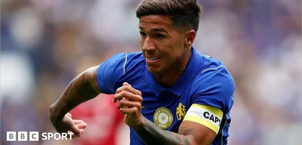 Jugador de Chelsea corriendo durante el partido