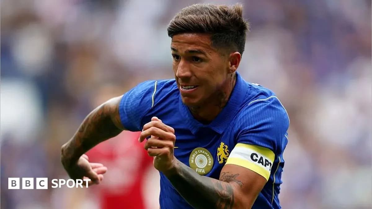 Jugador de Chelsea corriendo durante el partido