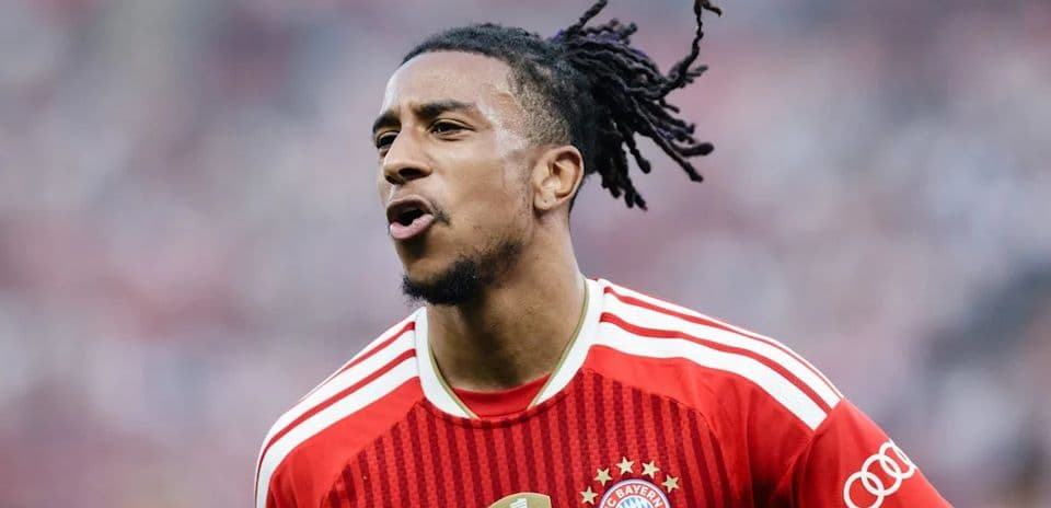 Jugador de Bayern Múnich en acción durante el partido