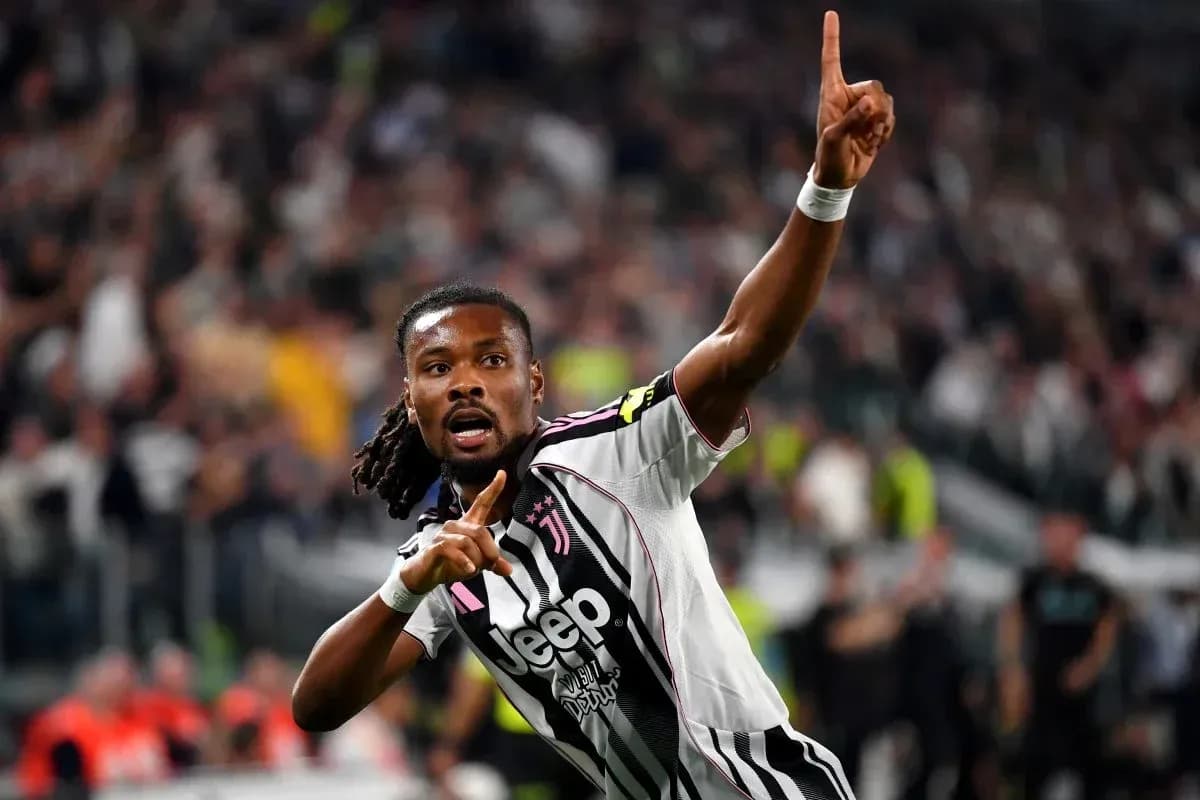 Jugador de Juventus celebra un gol en el estadio