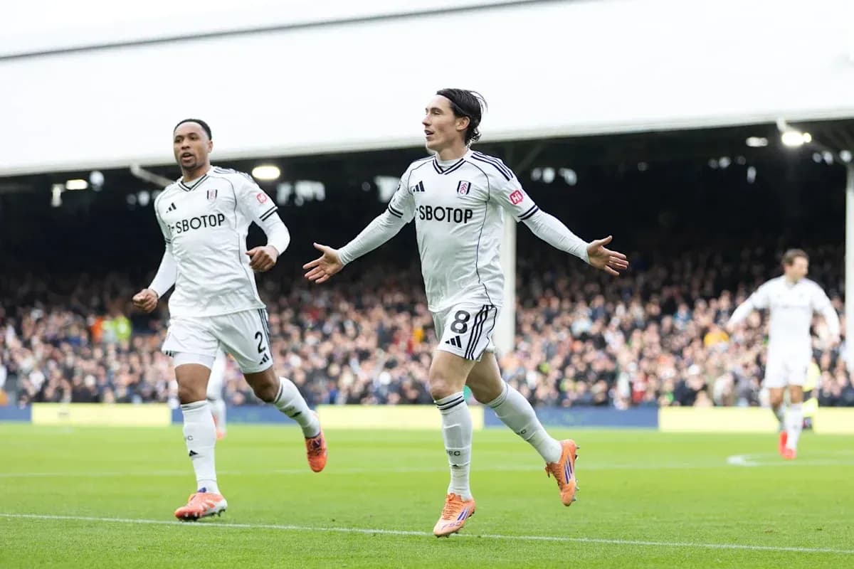 Jugadores de Fulham celebrando un gol en el estadio